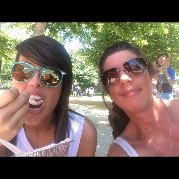 Meet your Posher, Keri - Picture 2 of 15